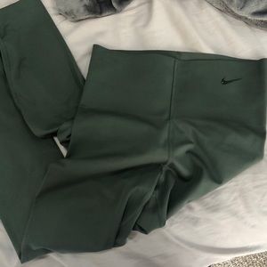 Nike Sculpt Luxe size small